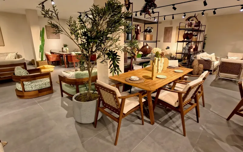 Casso Home & Garden Showroom — İkinci kat teşhir alanı, sol kanat
