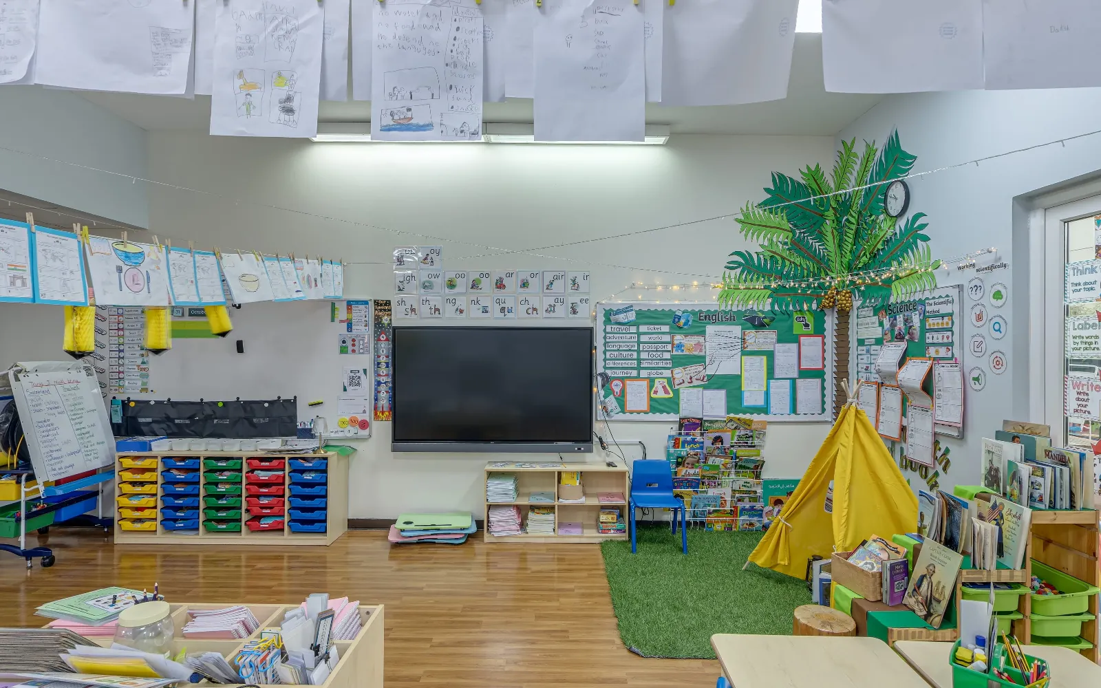 Dubai International Academy Emirates Hills kampüsünün 360° sanal turundan bir iç mekân