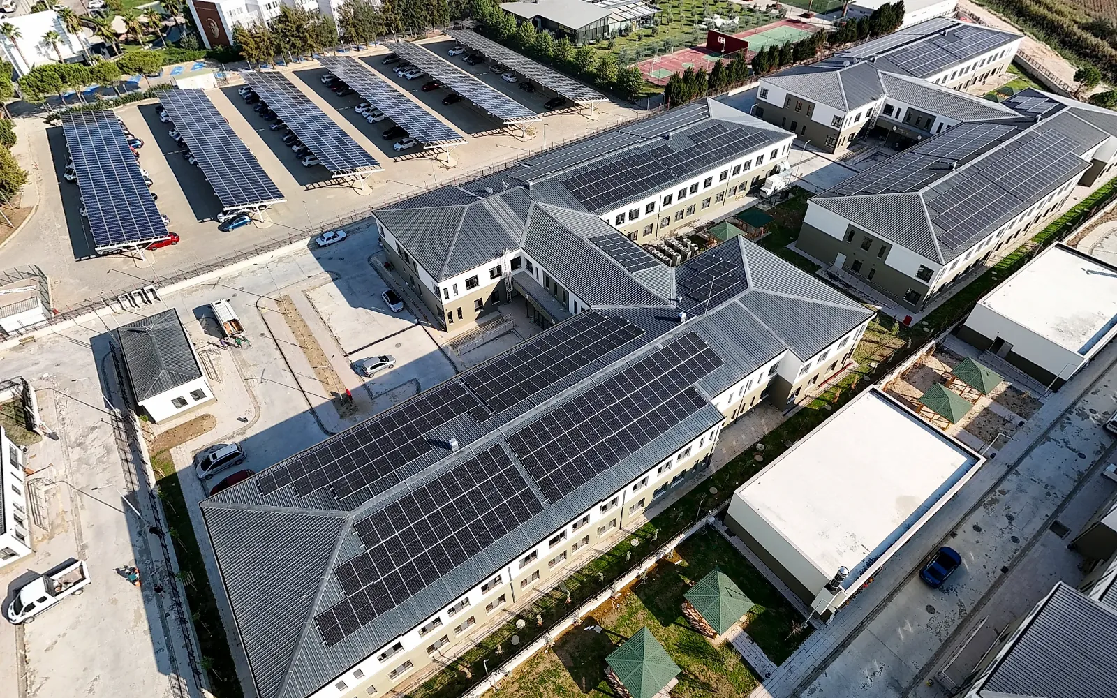 İzmir Menemen KYK Yurdu 360° sanal turunda drone ile çekilmiş yerleşke ve yurt blokları