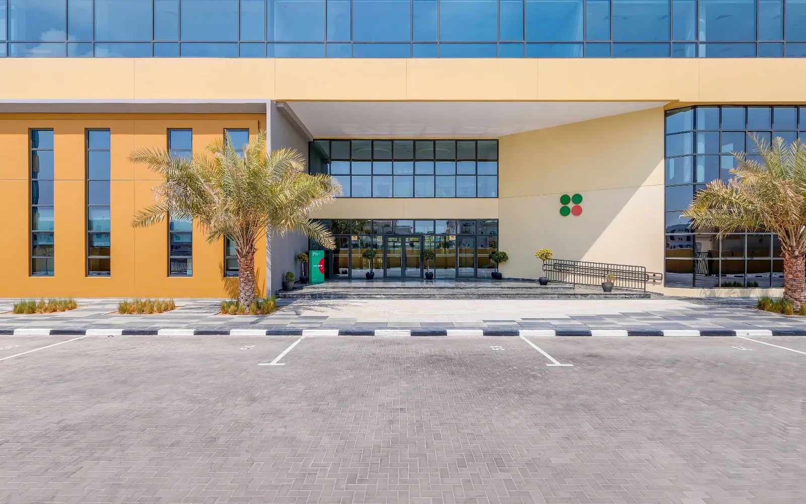 Raha International School Abu Dabi kampüsünün öğrencisiz çekilmiş 360° sanal turundan bir alan