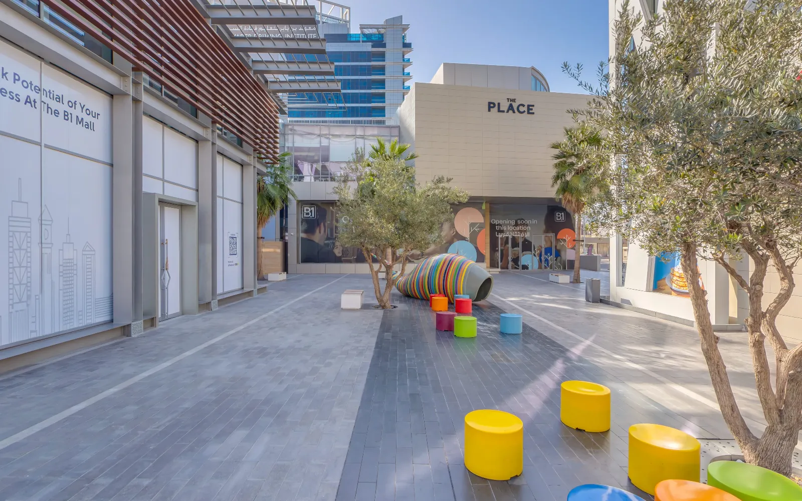 The Place B1 alışveriş merkezi Dubai 360° sanal turundan ortak alan görünümü